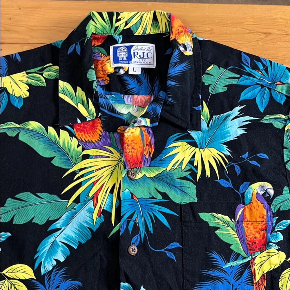 RJC made in Hawaii USA size large Tropical Parrot Print Shirt - Black/ Blue